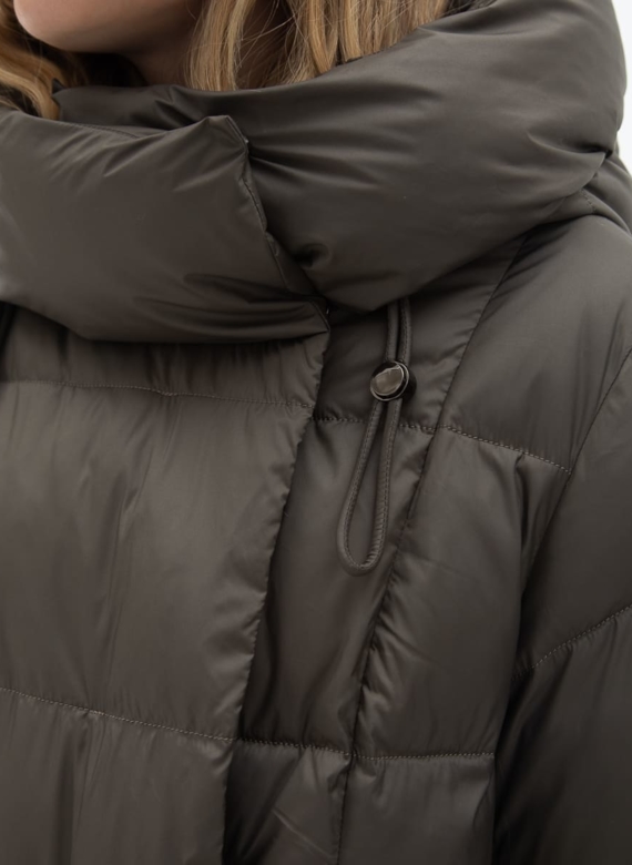 Женский пуховик с капюшоном