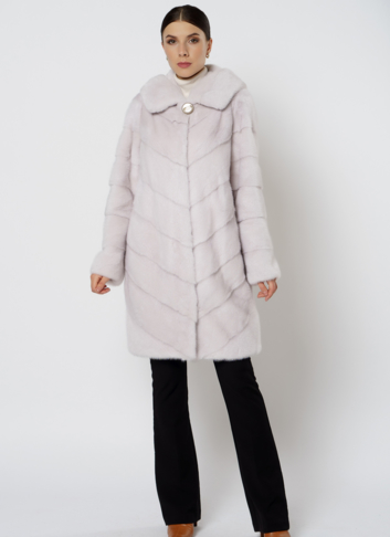 Светлая норковая шуба с капюшоном