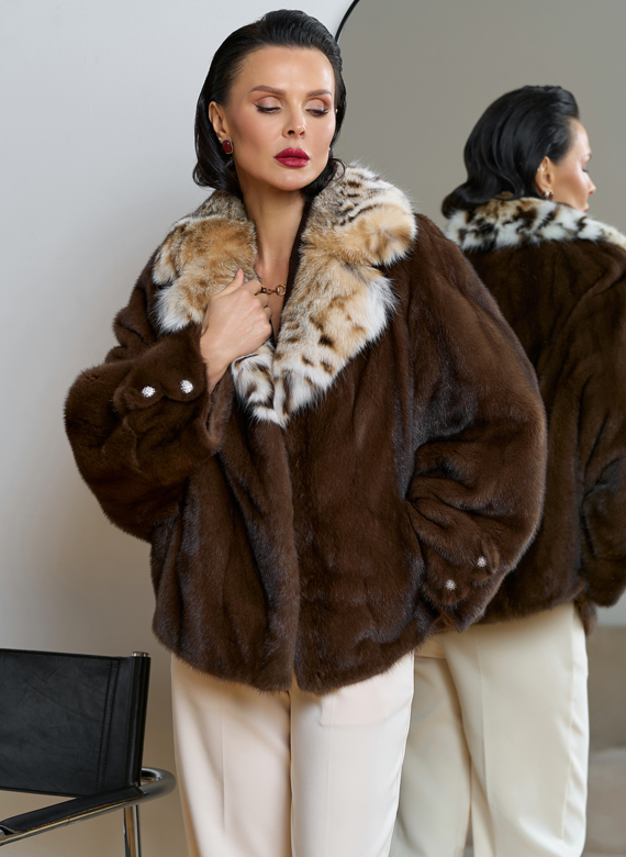 Куртка из меха норки с английским воротником из меха рыси
