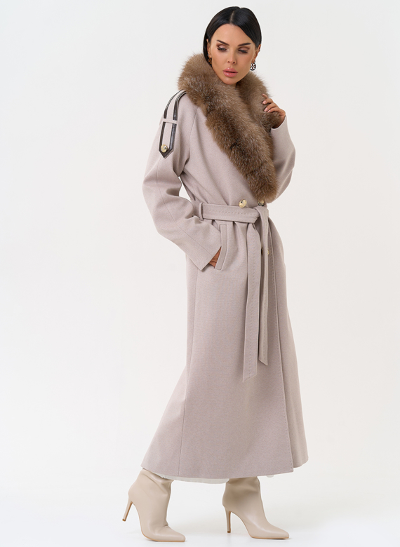 Утепленное женское пальто с английским воротником из меха фроста