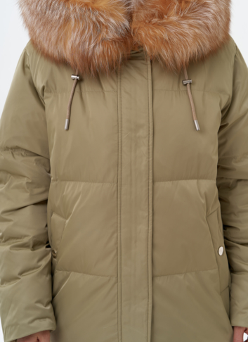 Пуховик с капюшоном из меха лисы