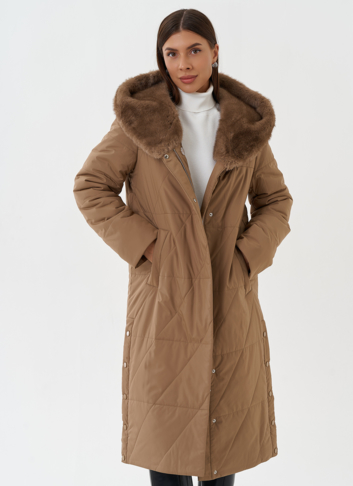 Пуховик с капюшоном из эко меха