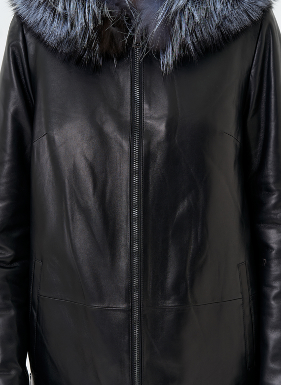 Женская куртка из натуральной кожи с капюшоном из меха чернобурки