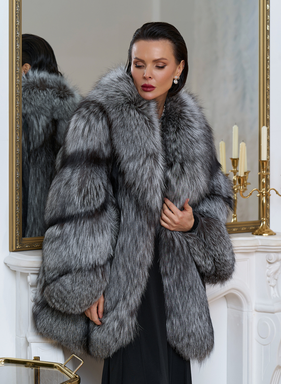 Шуба из меха чернобурой лисы