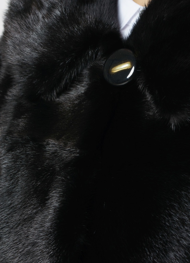 Укороченная норковая шуба черного цвета 2 в 1 модель № 25396 в рассрочку