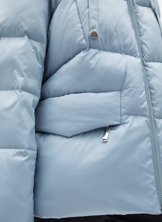 Женский пуховик голубого цвета