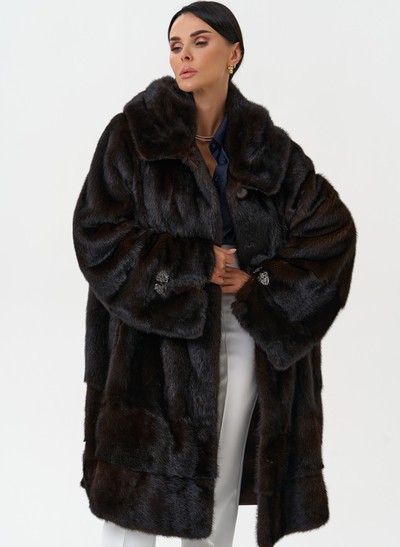 Женская шуба из меха норки с капюшоном 