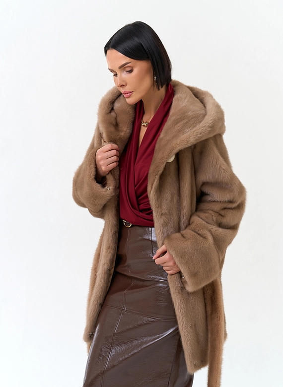 Шуба из меха норки с капюшоном фото
