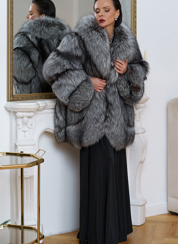 Шуба из меха чернобурой лисы