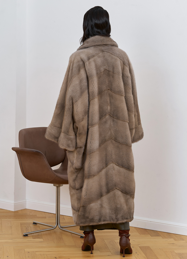 Норковая шуба оверсайз с английским воротником модель № 27665 в кредит