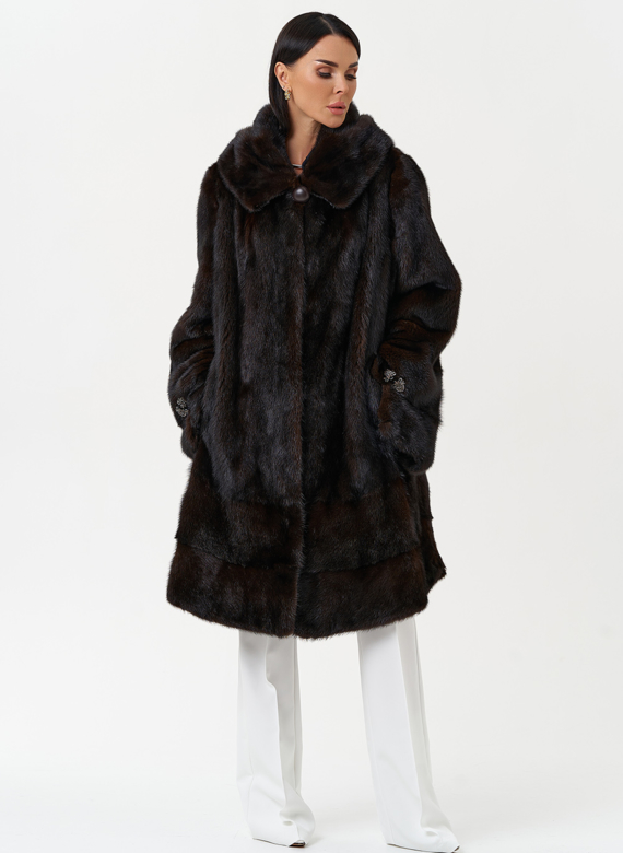 Женская шуба из меха норки с капюшоном 