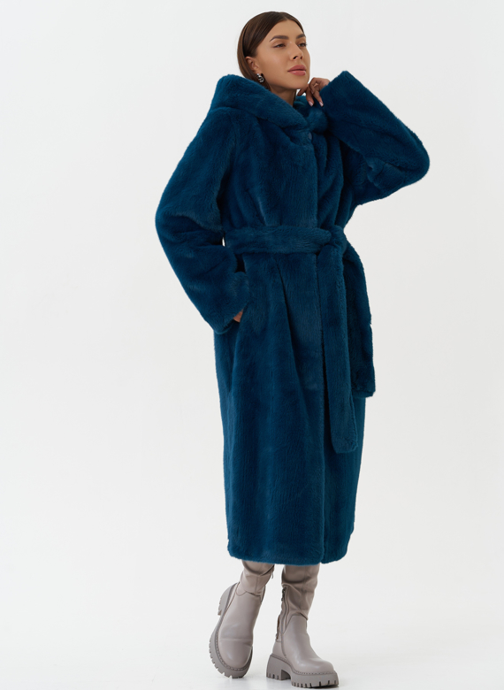 Удлиненное пальто из эко меха с капюшоном