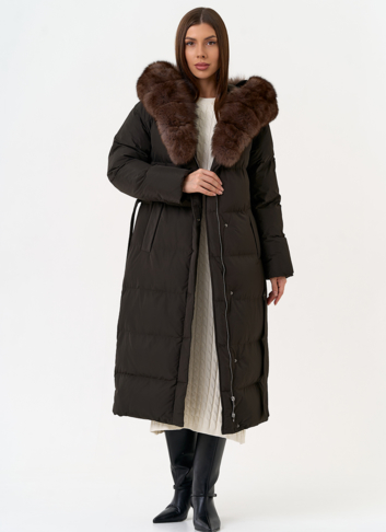 Женский пуховик с капюшоном из меха песца