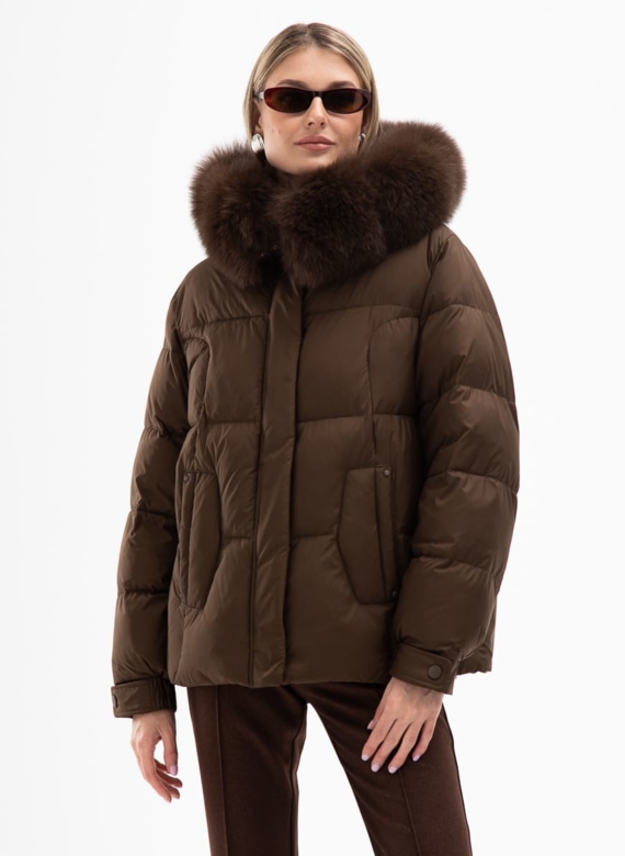 Короткий пуховик с капюшоном из меха песца