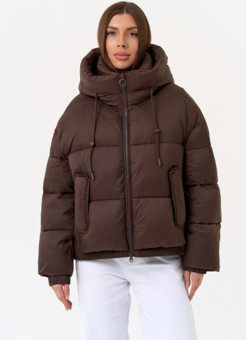 Женский короткий пуховик коричневого цвета