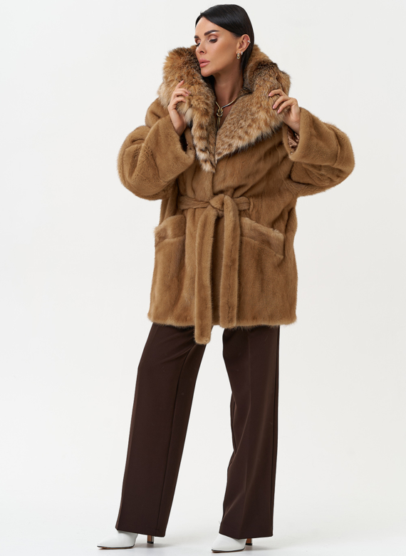 Женская шуба из меха норки с капюшоном из меха рыси