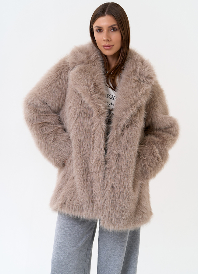 Женская шуба из эко меха в бежевом цвете модель № 31243 в рассрочку