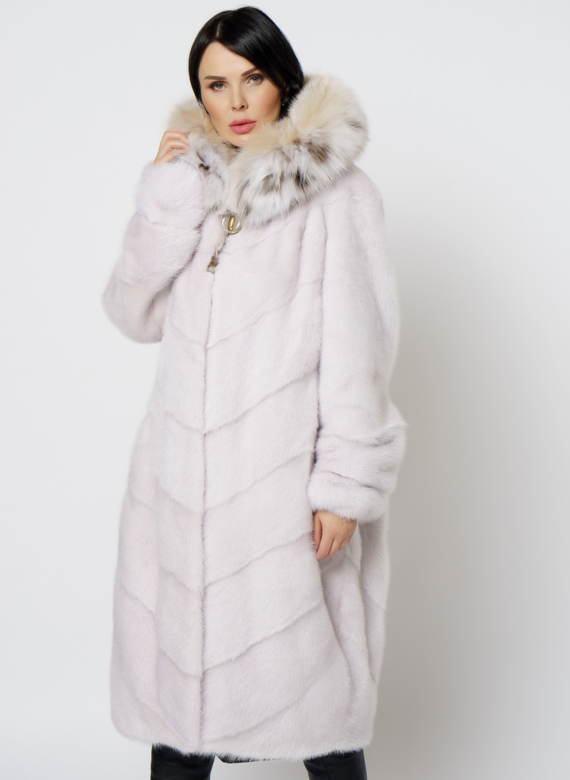 Светлая шуба с рысью