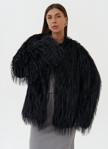 Женская шуба под эко страуса черного цвета