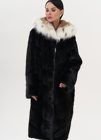 Норковая шуба черного цвета с рысью