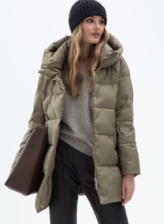 Женский пуховик с капюшоном
