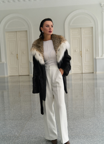 Женская шуба из меха норки с капюшоном из меха рыси