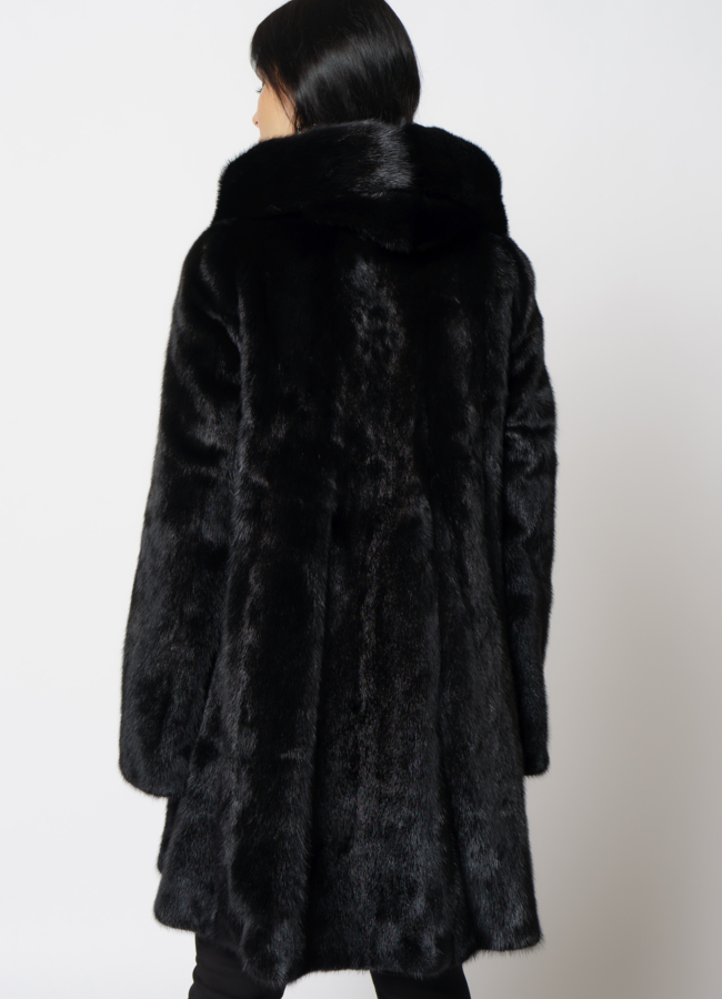 Шуба из норки с капюшоном черного цвета модель № 26226 в рассрочку
