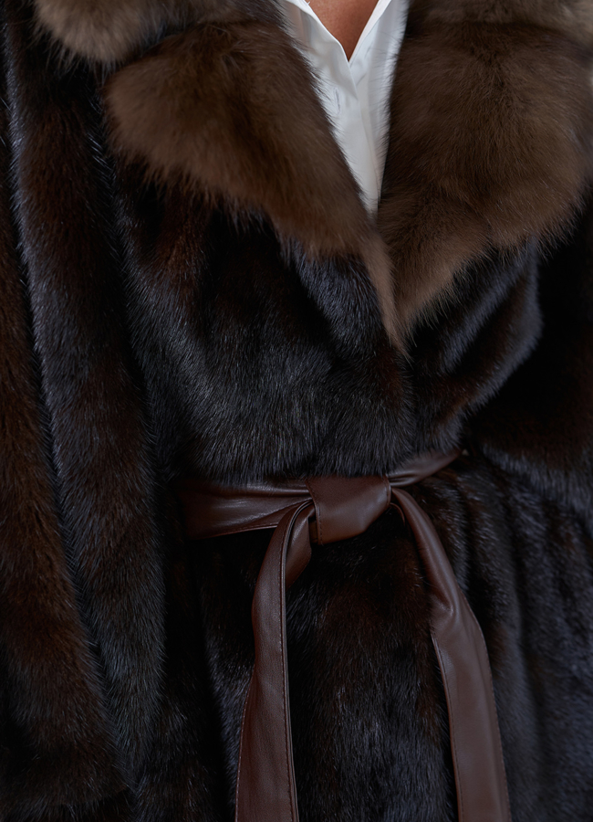 Женская шуба из меха норки с воротником из меха куницы модель № 30680 в кредит