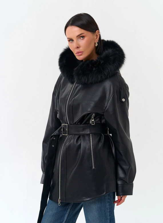 Женская утепленная куртка из эко кожи с поясом фото