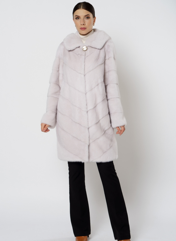 Светлая норковая шуба с капюшоном