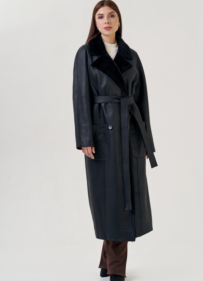 Женская дубленка черного цвета с английским воротником  модель № 23248 меха малина