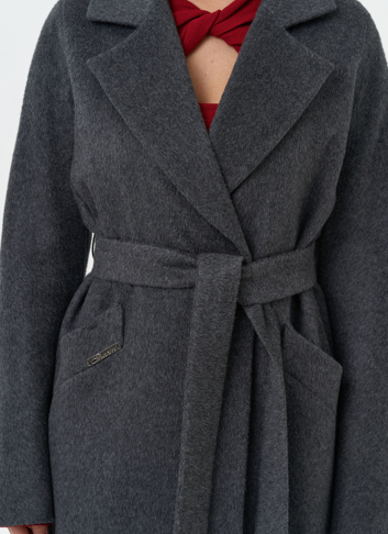 Длинное женское пальто с английским воротником