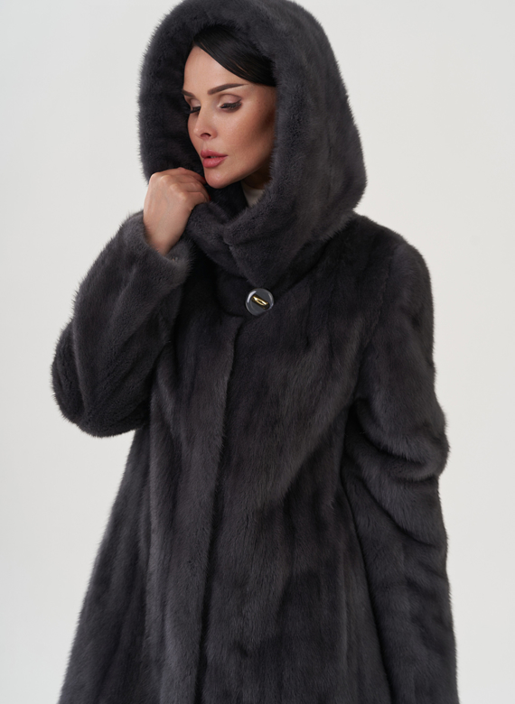Норковая шуба годе/балетка в роспуск с капюшоном цвета графит