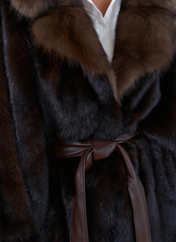 Женская шуба из меха норки с воротником из меха куницы