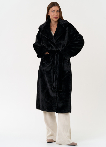 Пальто из эко меха с английским воротником