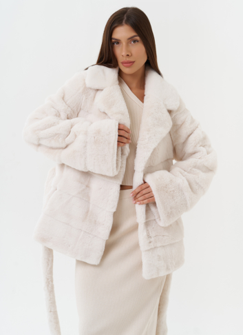 Короткая шуба из эко меха с английским воротником